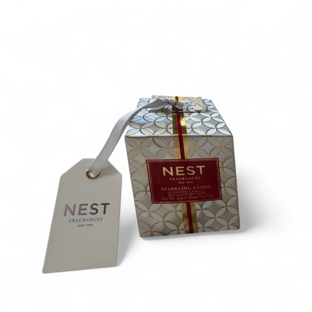 NEST Fragrances Sparkling Cassis Candle with Gold Accents